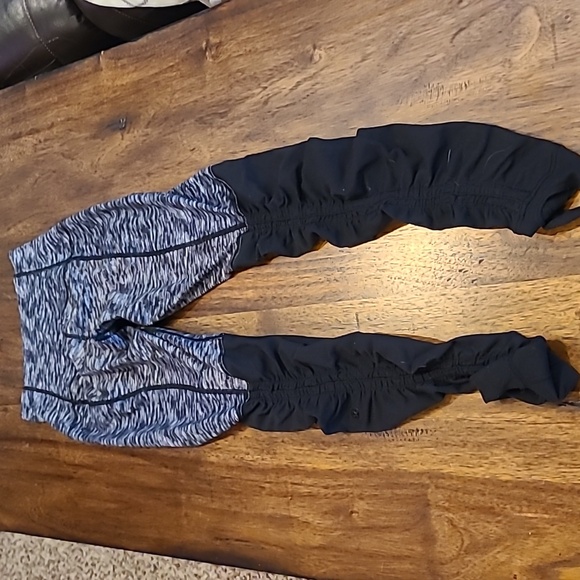 Lululemon Over the Heel Leggings - size 4 - Picture 3 of 6